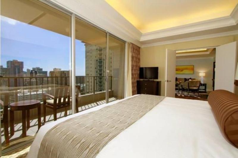 One-Bedroom Suite image 4