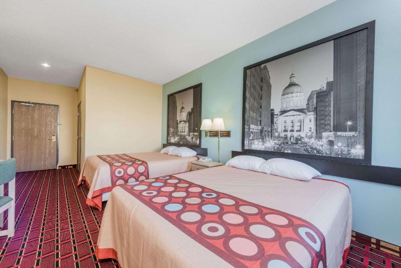 Queen Room with Two Queen Beds - Non-Smoking image 2