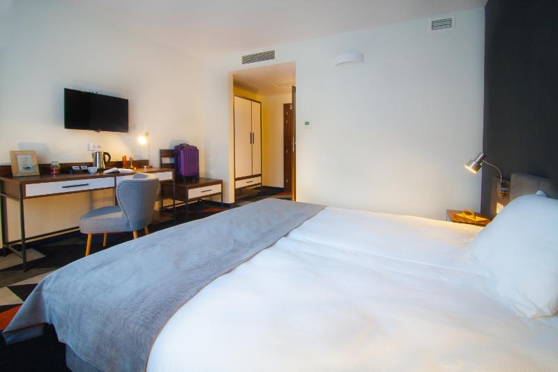 Double Room with Private Bathroom image 4