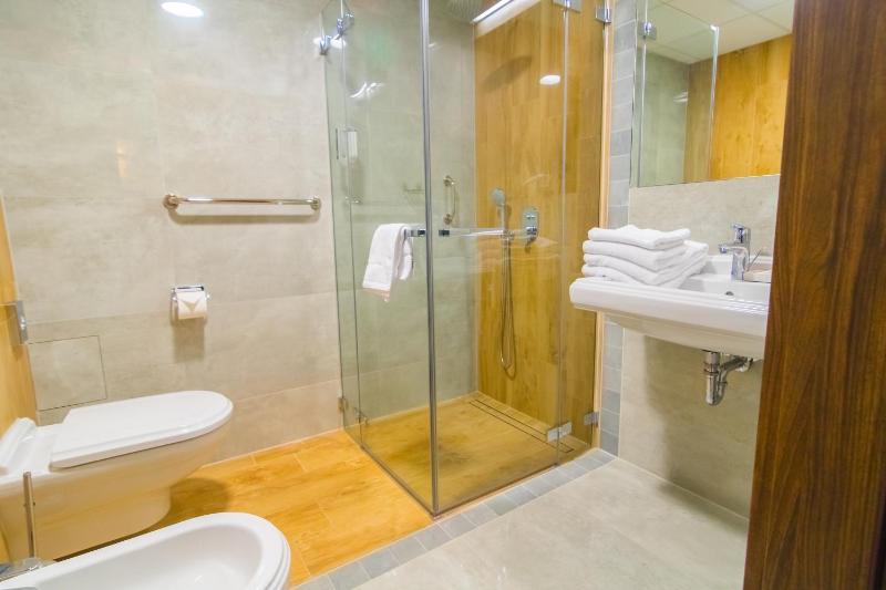 Superior Quadruple Room image 4