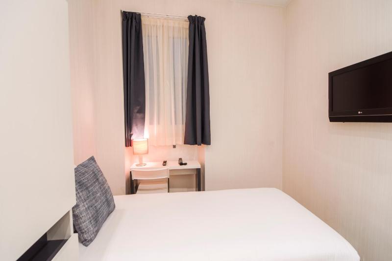 Single Room image 4
