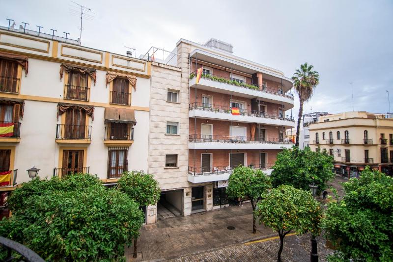 Quadruple Room with Balcony image 3