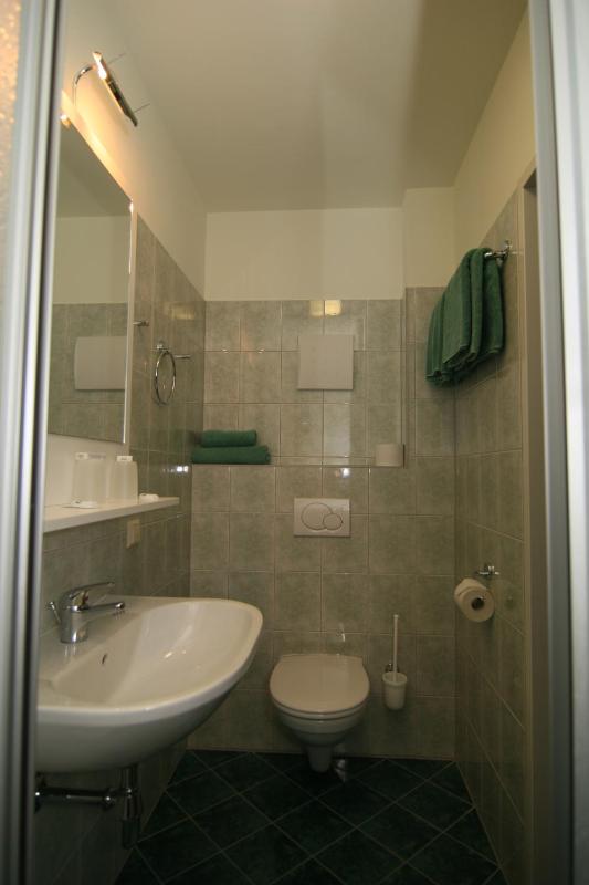 Standard Double Room image 3