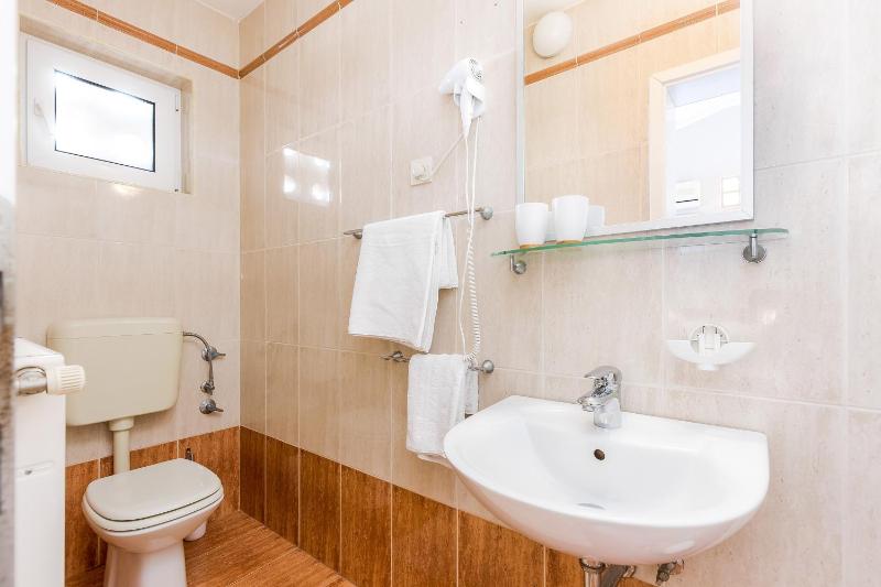 Small Double Room image 2