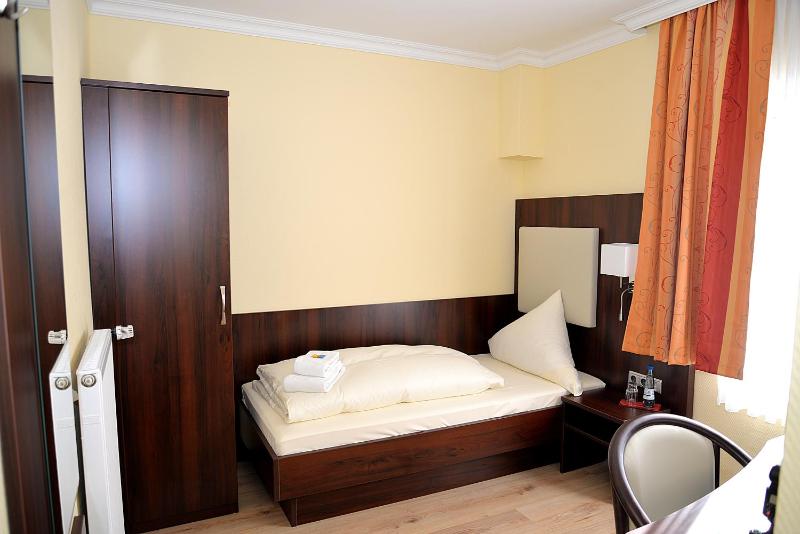 Single Room image 3