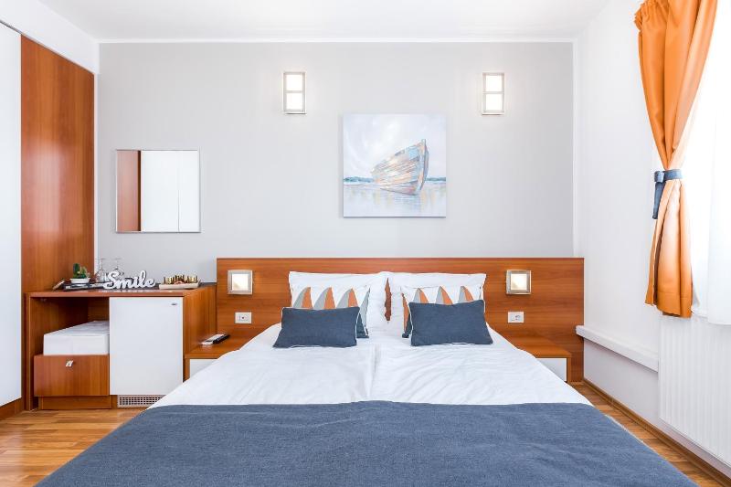 Standard Double Room image 2