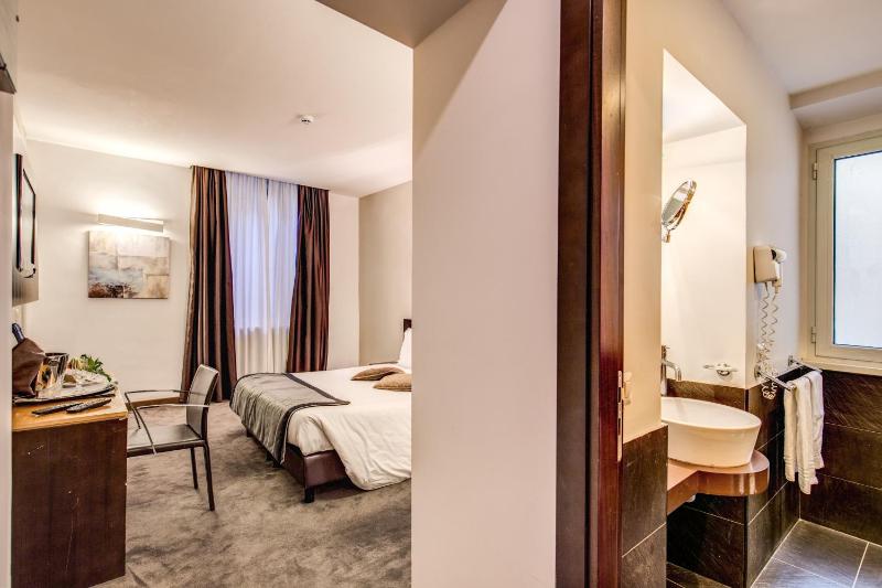 Quadruple Room image 4