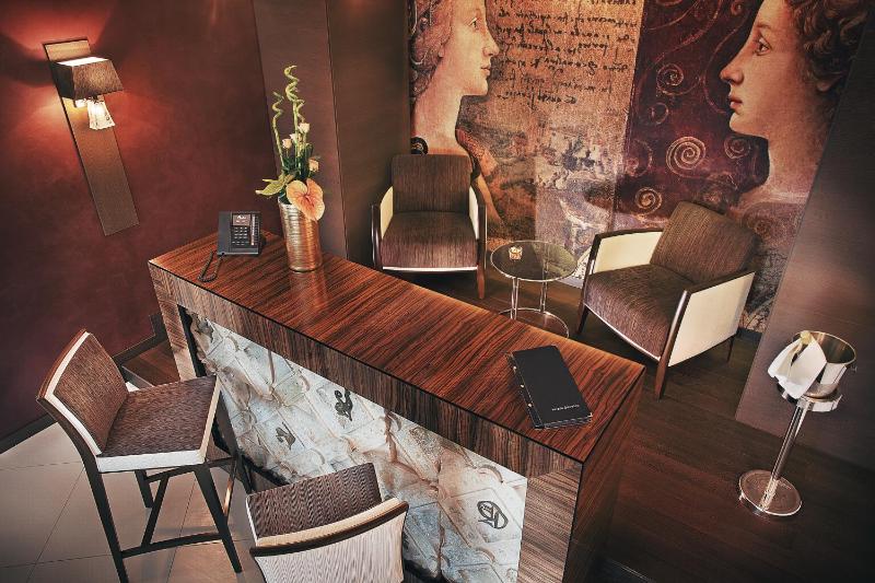 Luxury Suite image 3