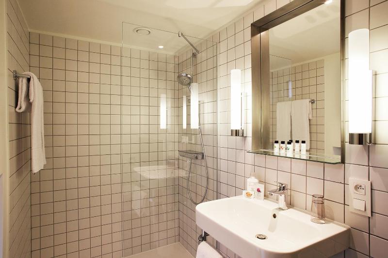 Standard Double Room image 4