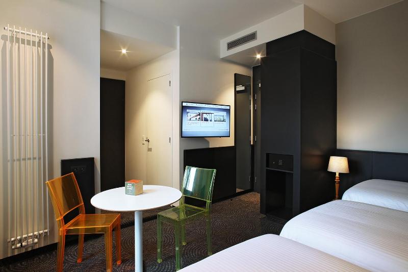 Standard Triple Room image 4