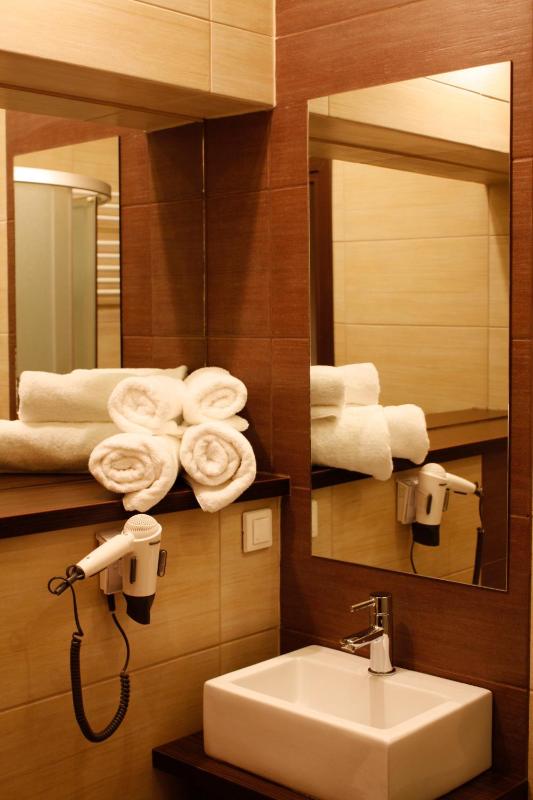 Twin Room image 2