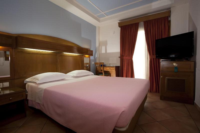 Junior Suite (3 Adults) image 3
