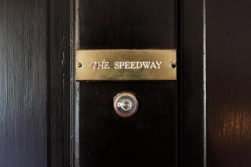 Speedway Standard image 2