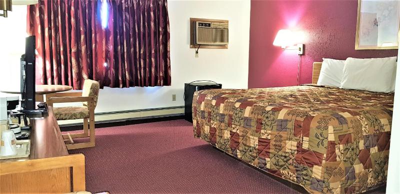Queen Room image 4