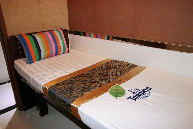 Toronto Motel - image 7