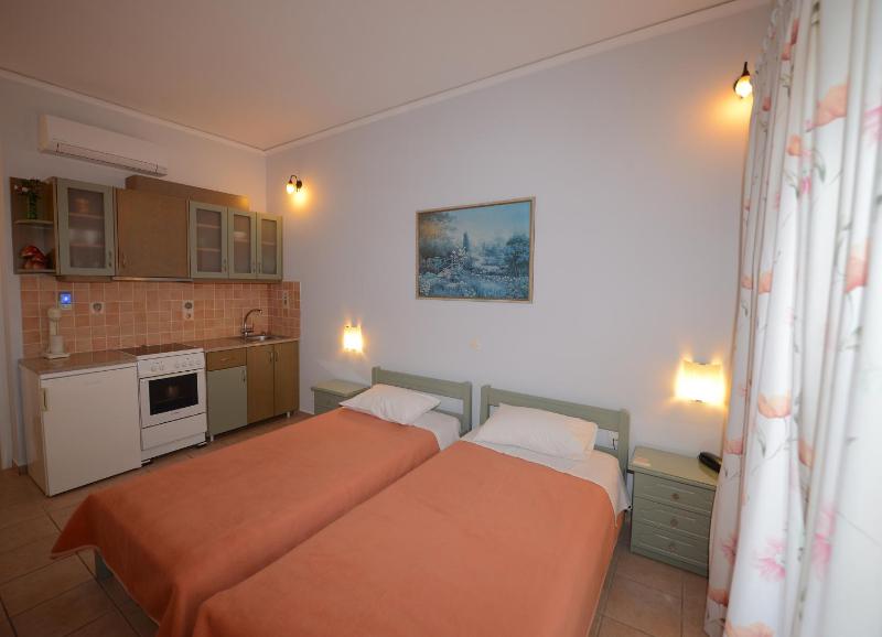 Studio (3 Adults) image 2