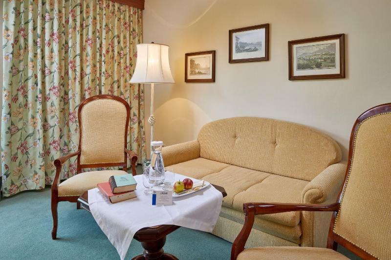 Superior Double Room with Garden View image 4