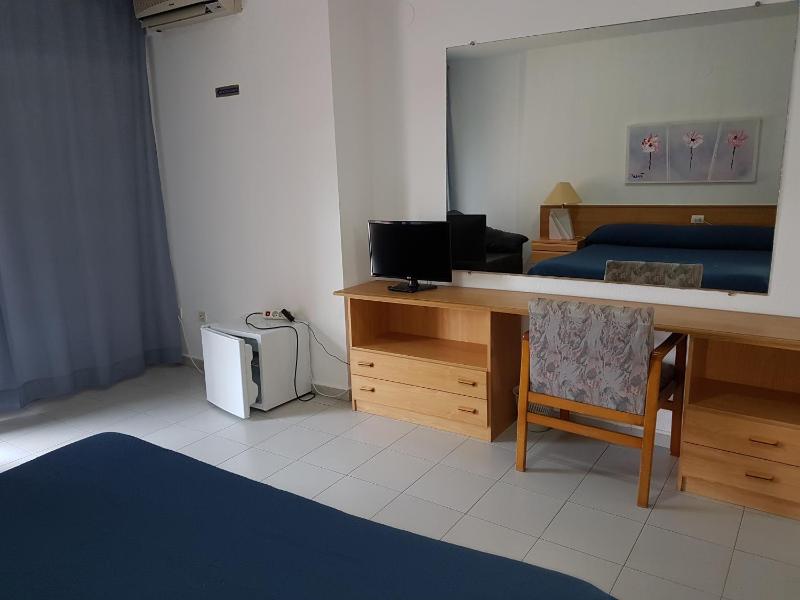 Twin Room image 3