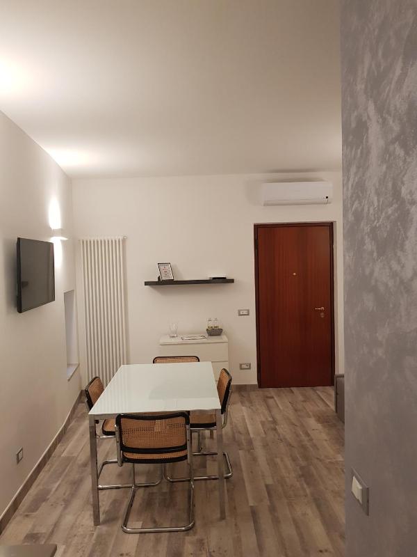 One-Bedroom Apartment image 4