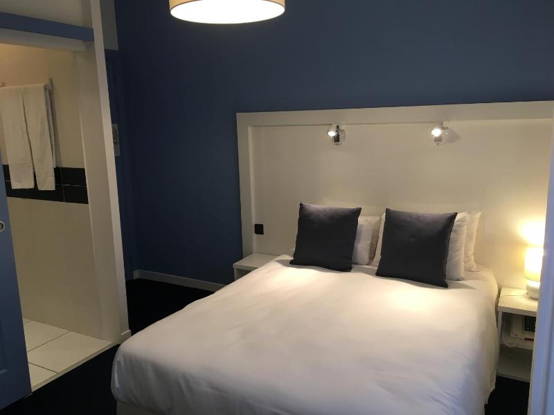 Superior Double Room image 3