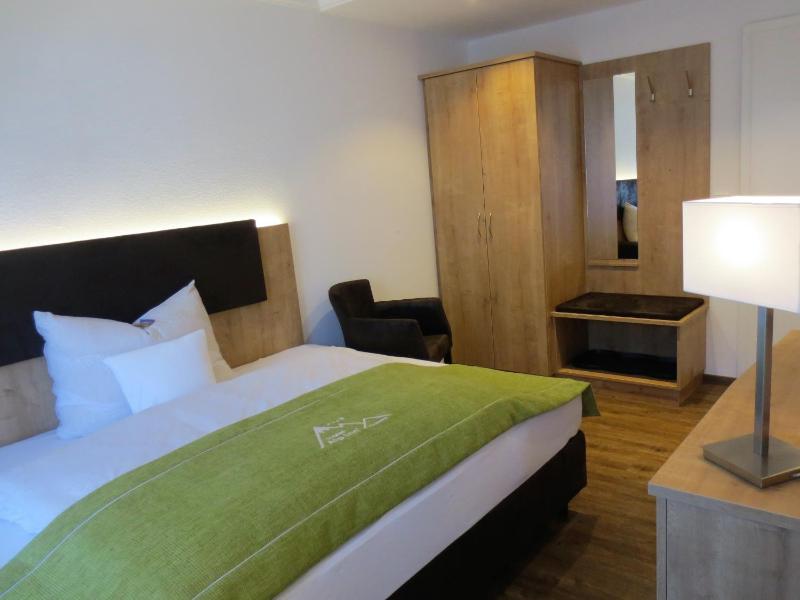 Economy Double Room image 3