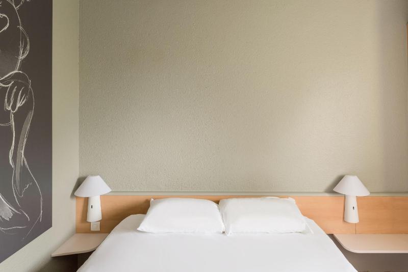 Standard Double Room image 4