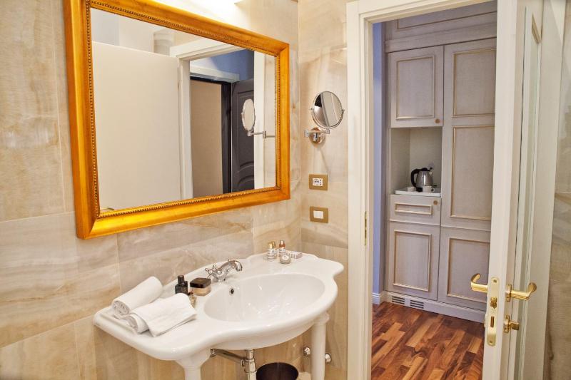 Superior Double Room with Spa Access image 4