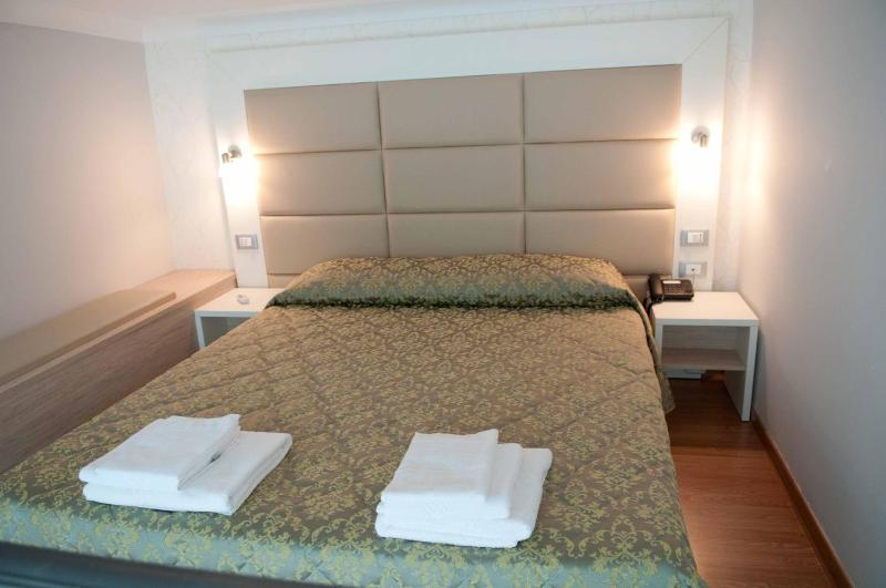 Comfort Twin Room image 3