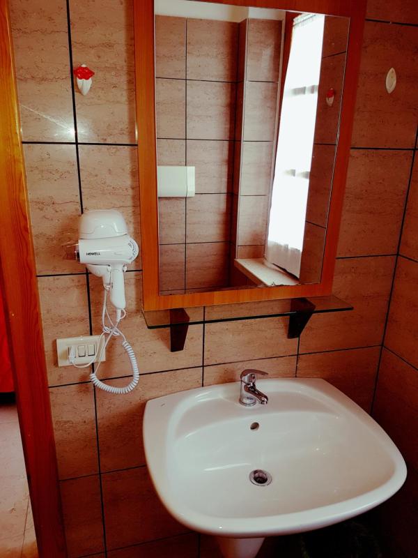 Double or Twin Room with Private Bathroom image 1