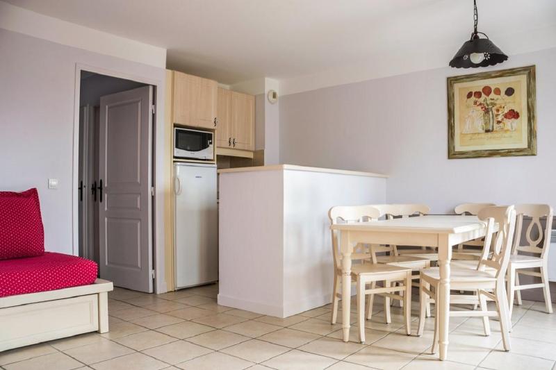 Select Three-Bedroom House (8 People) image 2