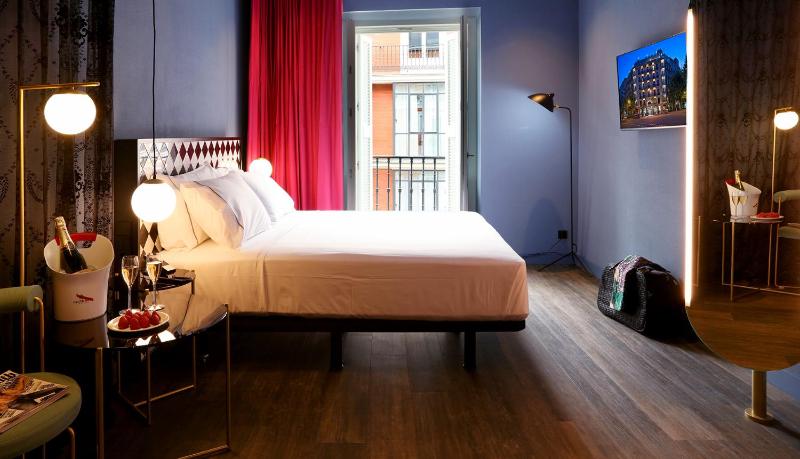 Deluxe Double Room image 2