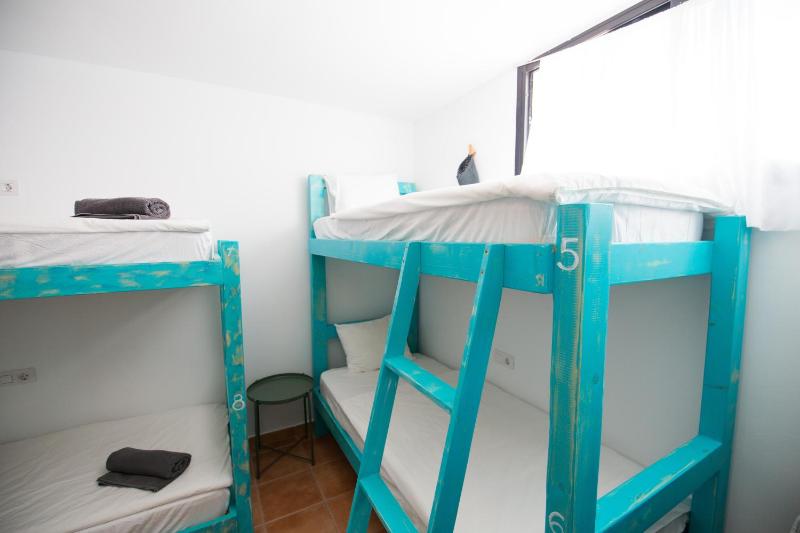Bed in 8-Bed Mixed Dormitory Room image 3