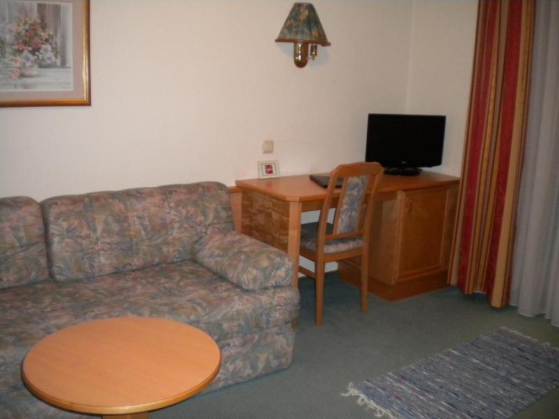 Double Room with Balcony image 2