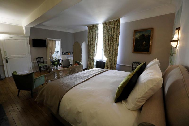 Deluxe Double Room with Bath image 3