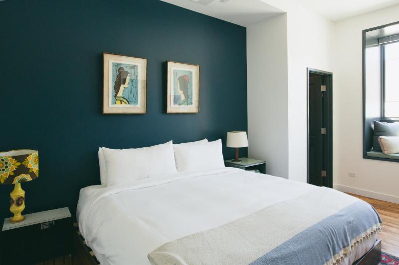Cisneros Room  image 2