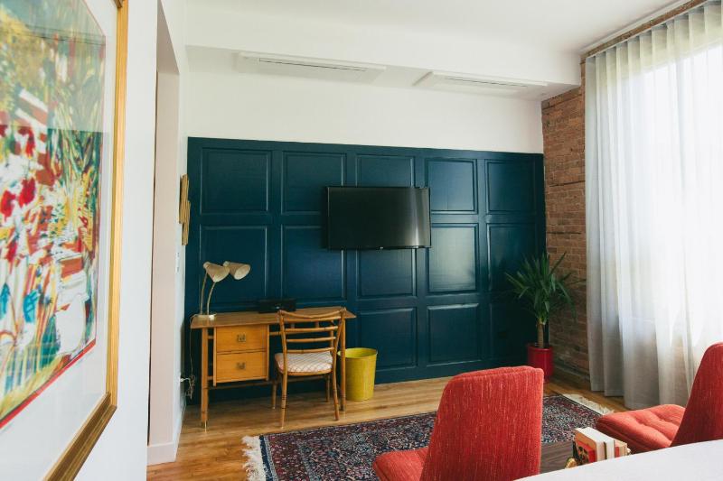 Bellow Room image 2
