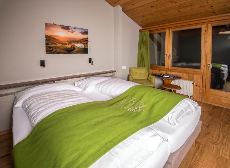 Standard Double Room with Balcony image 2