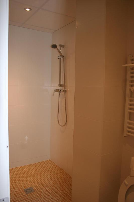 Twin Room with Private External Bathroom image 3