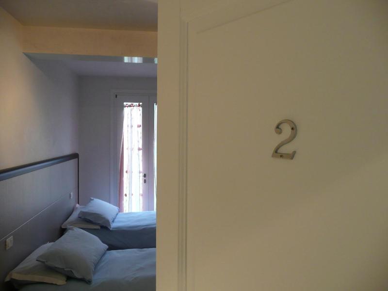 Twin Room image 1
