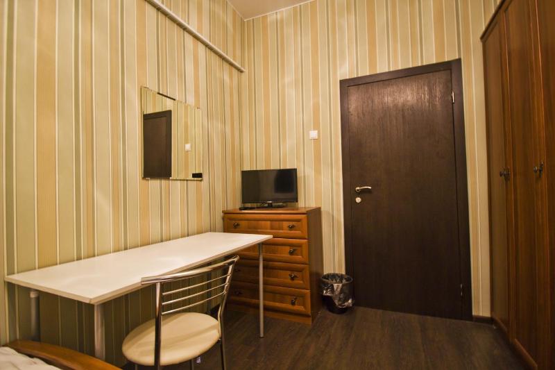 Twin Room with Shared Bathroom image 1