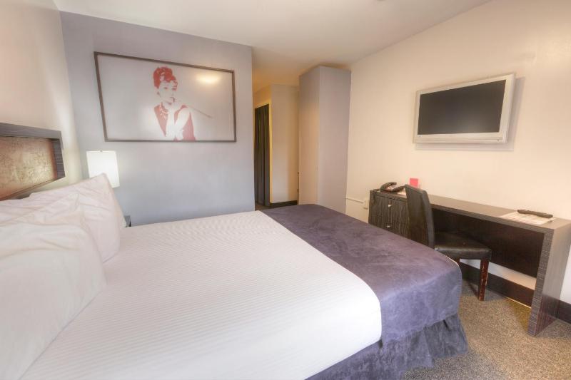 Queen Room image 4