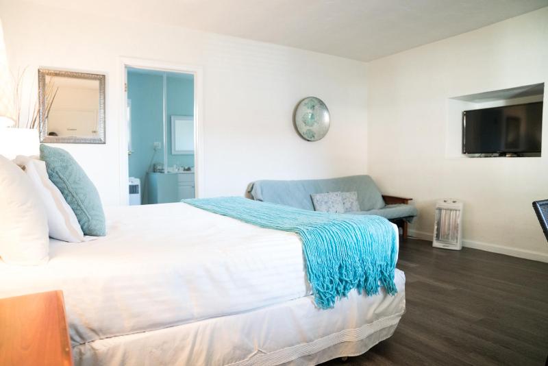 King Room image 3