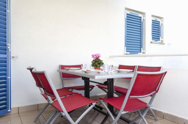 One-Bedroom Apartment image 2