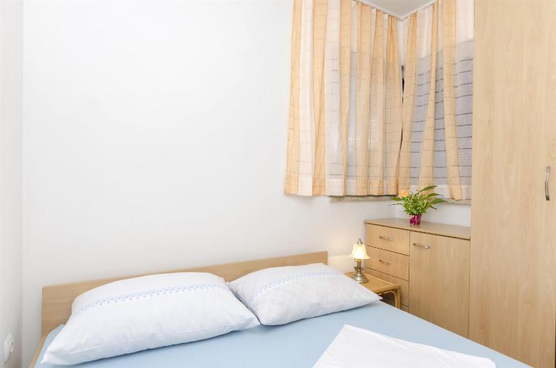 One-Bedroom Apartment image 3