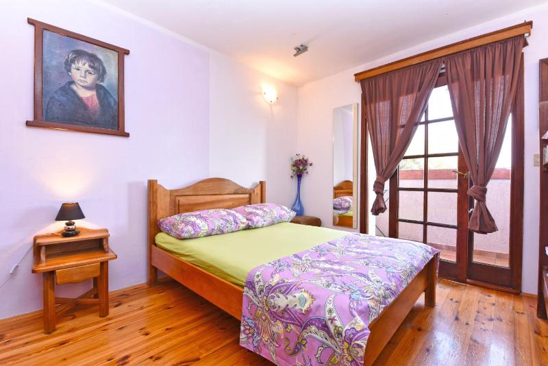 One-Bedroom Apartment image 4