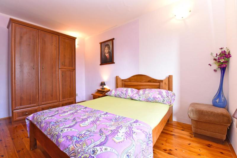 One-Bedroom Apartment image 3