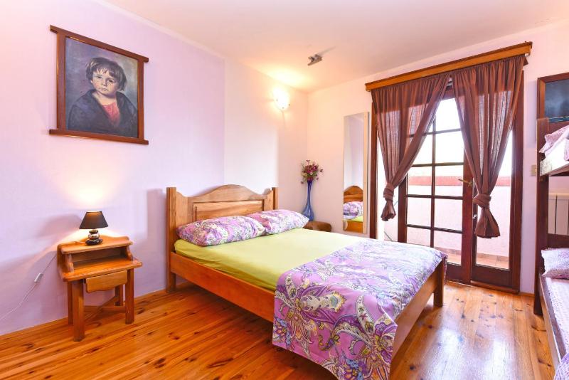 One-Bedroom Apartment image 2