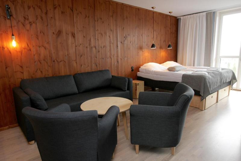Deluxe Family Room image 2