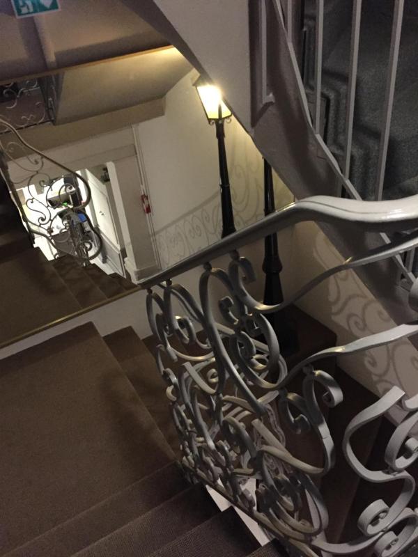 Comfort Double Room with Shower with Street View image 1