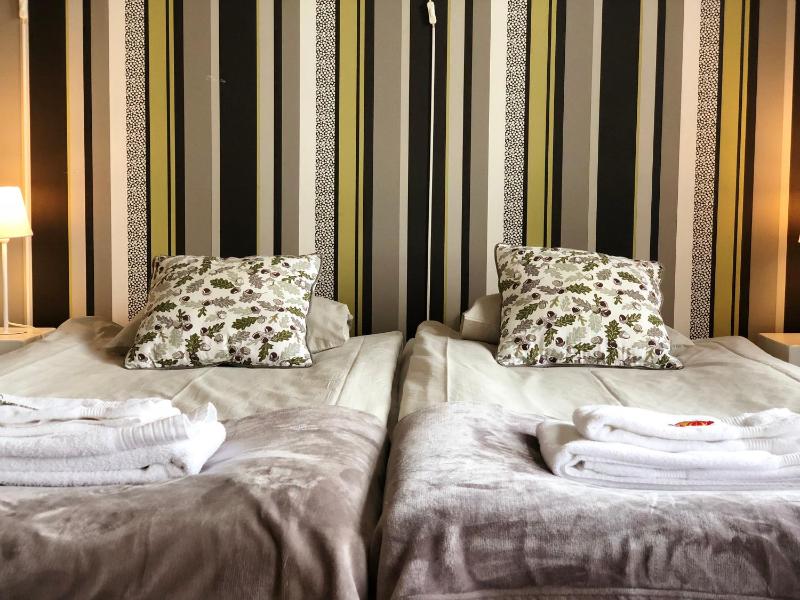 Economy Double Room with Shared Bathroom image 1